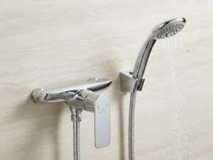 LUSO Mitigeur douche Chromé avec flexible et douchette SANINDUSA